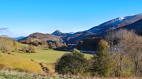 Château de Montségur vu du Col de la Lauze