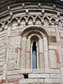Okno in lombardski trak na rotundi San Tomè, Almenno San Bartolomeo, Lombardija