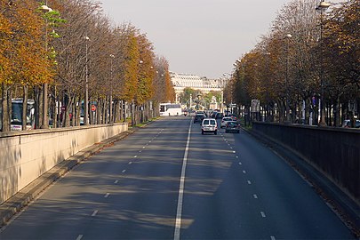 Vue vers l'est, en direction de la place de la Concorde.