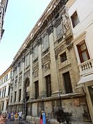 El orden gigante de tres plantas en el palacio Valmarana de Palladio en Vicenza (1556).