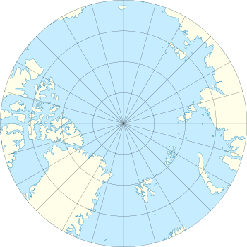 Mapa konturowa Arktyki, blisko dolnej krawiędzi znajduje się punkt z opisem „Wyspa Jan Mayen”, natomiast na dole znajduje się punkt z opisem „Archipelag Svalbard”