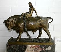 El rapto de Europa, de Lilli Wislicenus-Finzelberg (1930). La figura femenina es asociable a los estilos decorativos de finales del XIX y comienzos del XX (art nouveau y art decó).[56]​