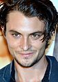 Shiloh Fernandez interpreta Levon.