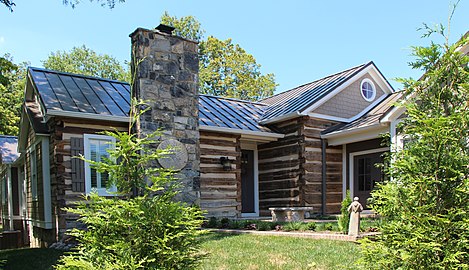 Antrium-log-cabin, 307 North Main Street