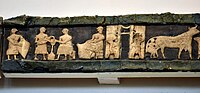 Sumerska scena, molža krav in izdelava mlečnih izdelkov. S pročelja templja Ninhursaga v Tell Ubaidu, 2800-2600 pr. n. št. Iraški narodni muzej