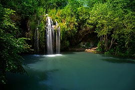 Літній водоспад на довгій витримці