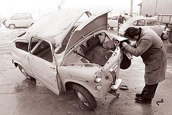 Un modèle accidenté, décembre 1960, Celje. Photo : Jože Gal