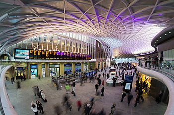 Západní odjezdová hala londýnského nádraží King's Cross byla otevřena 19. března 2012.