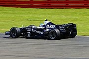 2007年イギリスGPでシルバーストン・サーキットを走行するFW29（ドライバーはヴルツ）