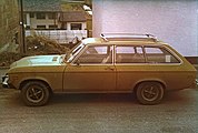 Opel Ascona A trois portes en version américaine, reconnaissable à ses pare-chocs et feux latéraux plus larges