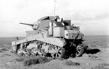 Afrika an Norzh un M3 "Stuart" eus al lu saoz distrujet.
