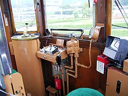 保存された654号の運転台（2006年7月21日、広島市交通科学館）