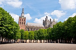 De Parade met de Sint-Janskathedraal