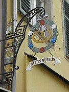 Une enseigne de boulanger sur la façade d'une maison.