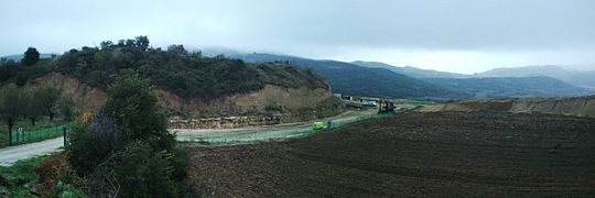 Vue panoramique du tumulus de Kastá.