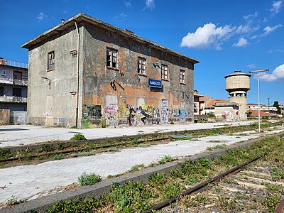 La stazione di Randazzo FS, appartenente alla Ferrovia Alcantara-Randazzo, in completo stato d'abbandono, 14 ottobre 2023.