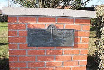 Monument hommage aux soldats du Manchester Regiment qui ont libéré le village le 1er juillet 1916, premier jour de la bataille de la Somme.