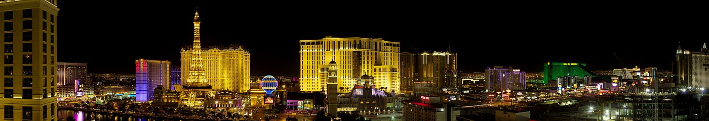 Vista nocturna do skyline de Las Vegas Strip preto do Bellagio