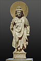 Le bodhisattva de l'avenir, Maitreya debout. Schiste, H. 85 cm. Ier – IIIe siècle. Shahbaz-Garhi. Musée Guimet[3]