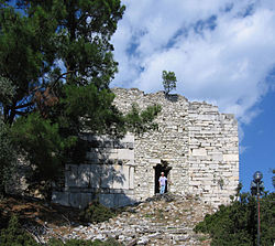 Reste der venezianisch-genuesischen Burg auf der Akropolis von Limena