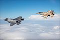 左侧为以色列2016年新引进的美国F-35战斗机，右侧为以色列改造的F-16I 战斗机