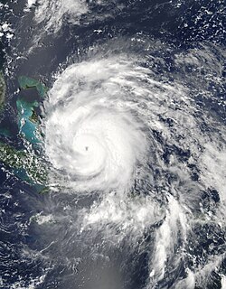 Irene au stade d'ouragan de catégorie 3 le 24 août