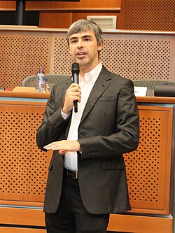 Larry Page puhumassa Euroopan parlamentissa vuonna 2009.