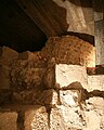 Murs de soutènements de l'ancien chœur, piliers et dalle béton du nouveau chœur.