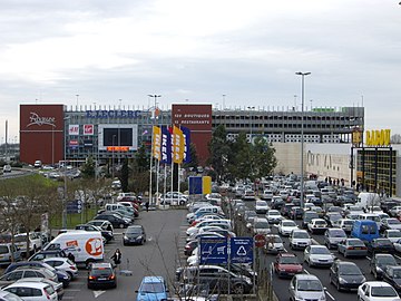 Centre commercial de Roques (banlieue de Toulouse).