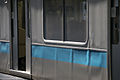 209系910番台の2枚窓と独自の仕切り板 （2006年9月24日 新杉田駅）