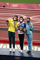 Die Medaillengewinnerinnen (v. l. n. r.): Nicola McDermott (Silber), Marija Lassizkene (Gold), Jaroslawa Mahutschich (Bronze)