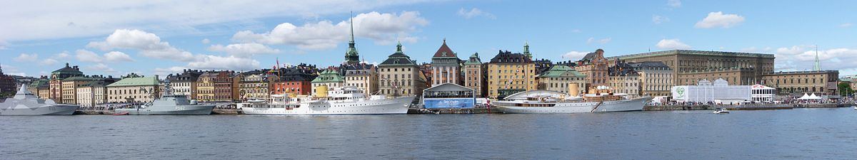 Skeppsbroraden med norska kungaskeppen Norge (till vänster) och danska Dannebrog (till höger), även dessa i samband med kronprinsessbröllopet.