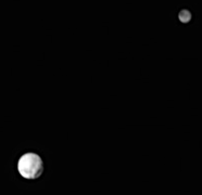 冥王星とカロン（7月29日ごろ撮影）