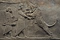 Escultura de de Asurbanipal, rey de Asiria, cazando leones.