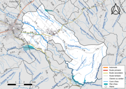 Carte en couleur présentant le réseau hydrographique de la commune