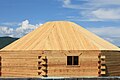 Yurt kayu yang sedang dirakit di Zakamensky District, Buryatia, Russia