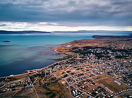 El Calafate met het meer Lago Argentino van boven gezien