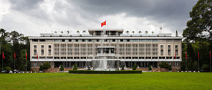 La pelouse devant le palais de la Réunification (ancien palais présidentiel)