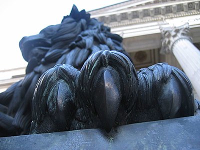 Escultura de un león en el Congreso de los Diputados (Madrid), detalle.