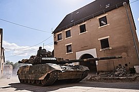 Un T-84 en exercice.