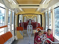 Interior de un Alstom Citadis.