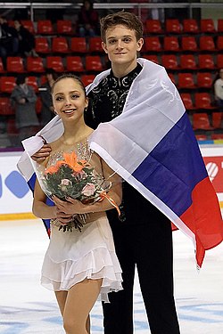 Aleksandra Boikova ja Dmitri Kozlovski Ranskan Grand Prix'ssä marraskuussa 2018.