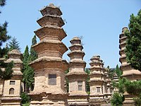 Hutan pagoda di Kuil Shaolin