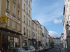 La rue des Cinq-Diamants, caractéristique de la Butte.