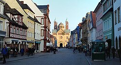 Speyer: Maximilianstraße dengan katedral di belakang