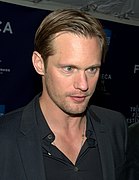 Alexander Skarsgård interprète le capitaine de frégate Stone Hopper, commandant du destroyer Sampson