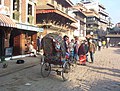 Nevaro atendas por turistoj sur la Durbar placo