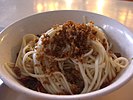 台湾の担担麺。日本の担担麺よりスープが少ない。