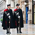 Twee Italiaanse carabinieri (gendarmes) met capes