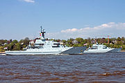 Le HMS Severn e HMS Mersey, due pattugliatori d'altura della classe River della Royal Navy